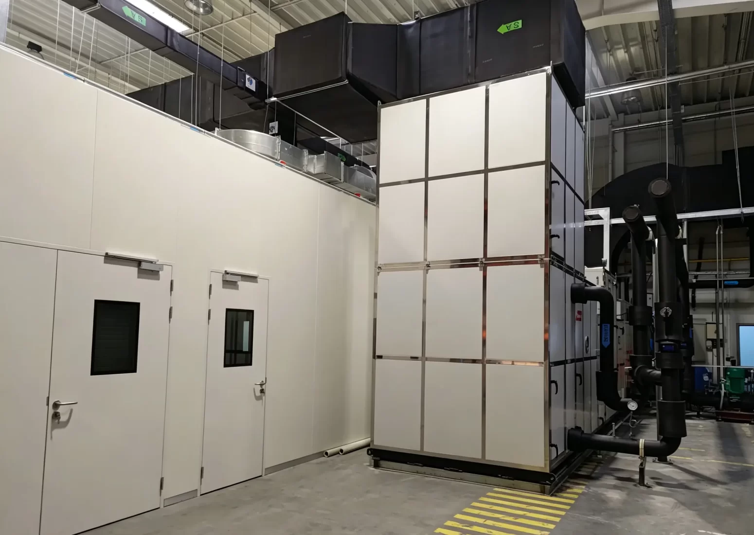 Turnkey Cleanroom vs. Self-Built EPC: Total Cost of Ownership (TCO) Comparison